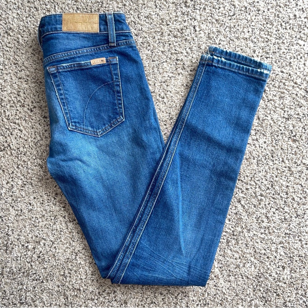 Joe’s The Skinny Medium Wash Jeans Size 27